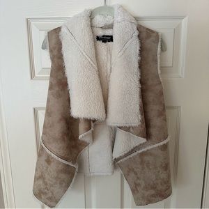 Coffeeshop | Suede Vest with Faux Fur Lining | Size small